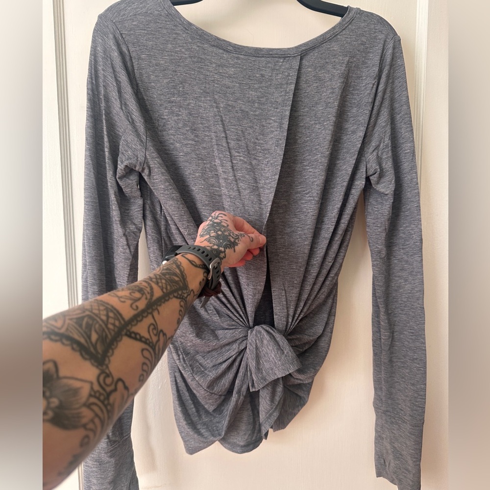 Open back gap athletic shirt